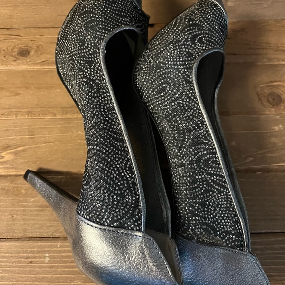 Style & Co Open toes 3inch heal black and gray mess & silver. 8.5 - Picture 6 of 7